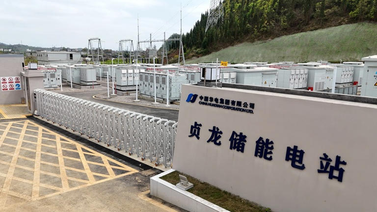 2、貞龍儲能電站一角。