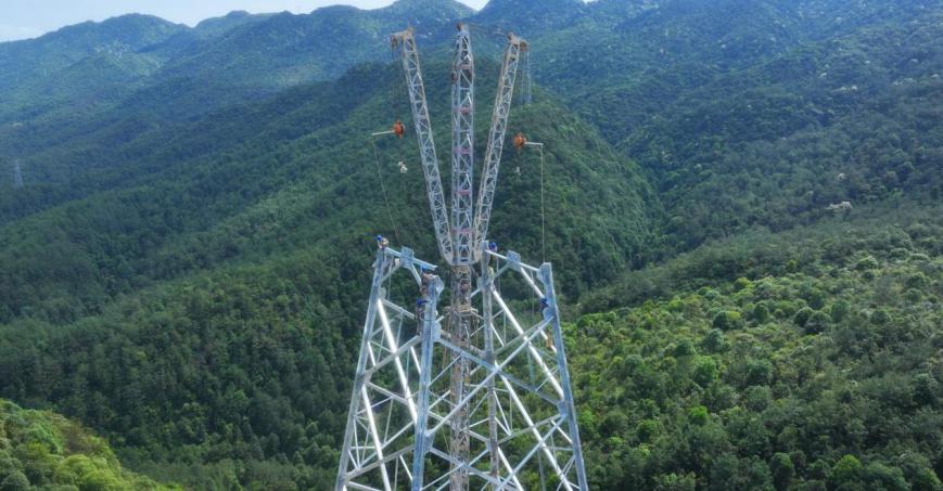 【人民日?qǐng)?bào)】“五一”攻堅(jiān)不停歇 福建汀州500千伏輸變電工程加速推進(jìn)