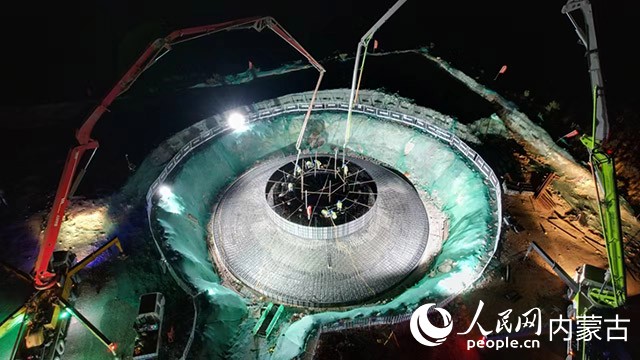 阿魯科爾沁100萬千瓦風(fēng)儲(chǔ)基地項(xiàng)目風(fēng)機(jī)基礎(chǔ)澆筑。內(nèi)蒙古能源集團(tuán)供圖