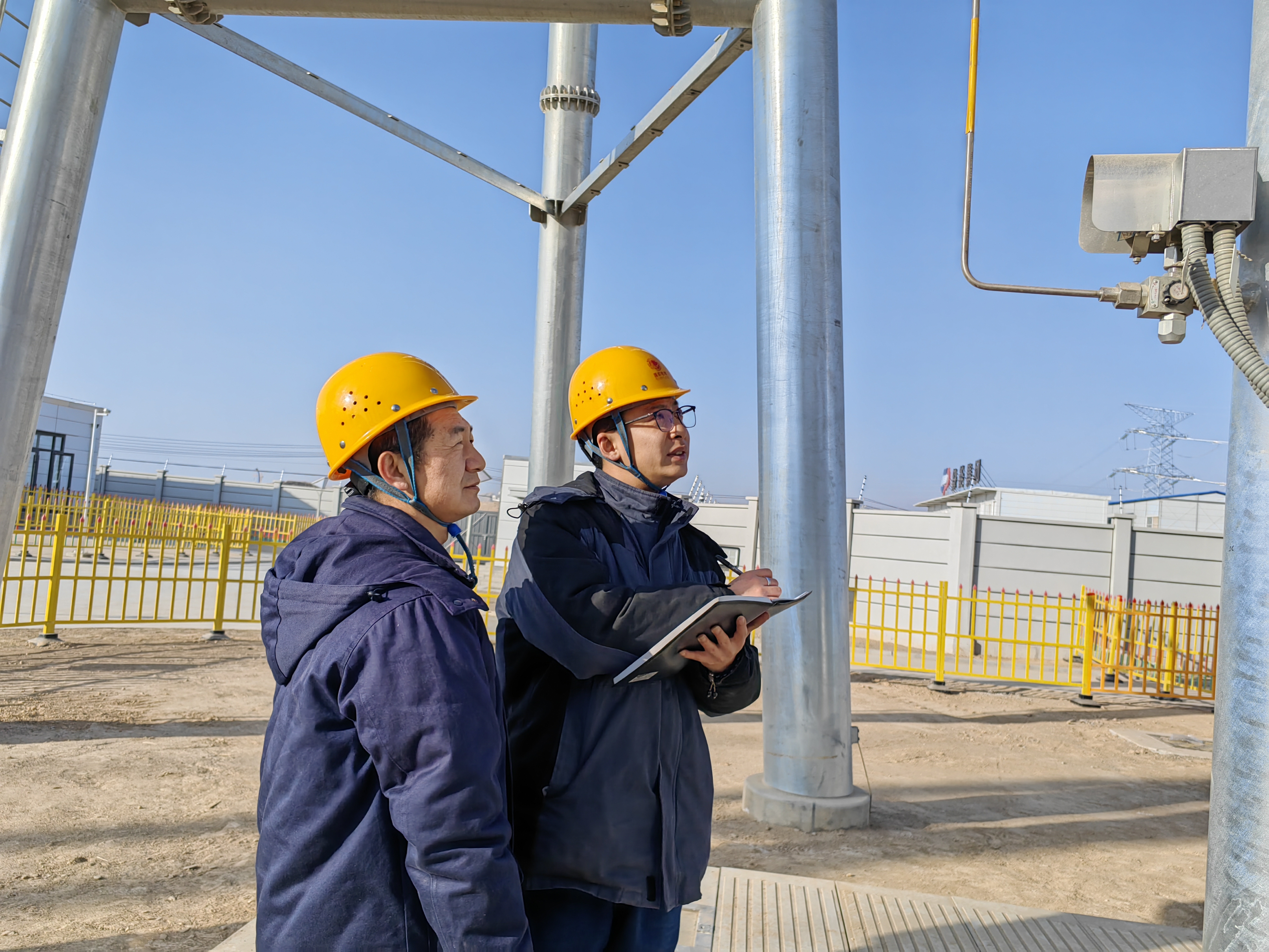 1月1日，國網(wǎng)蘭州供電公司變電運(yùn)維<span id=