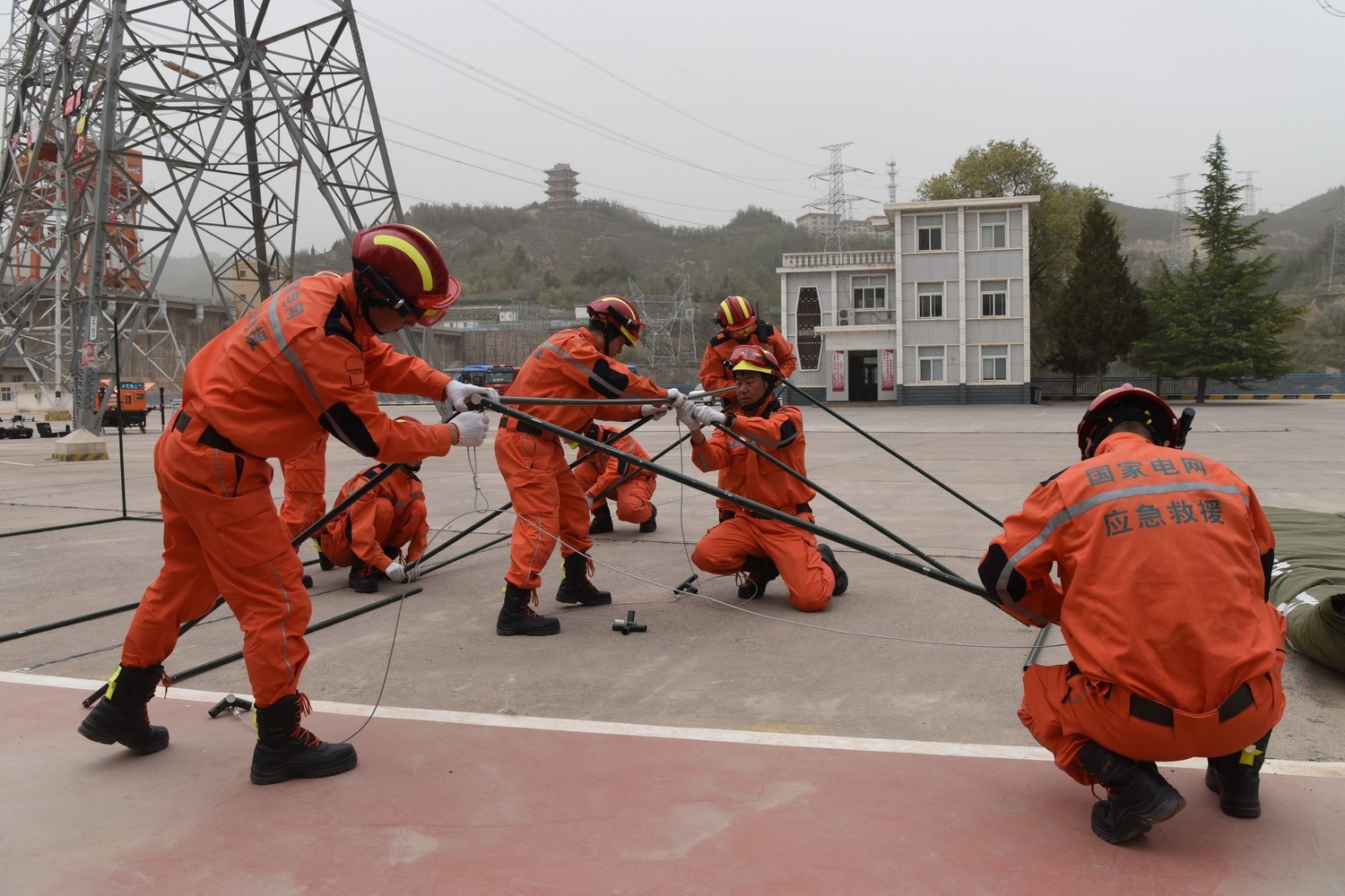 劉家峽水電廠舉行2024年政企協(xié)同防汛綜合應(yīng)急演練 (1).JPG 劉家峽水電廠舉行2024年政企協(xié)同防汛綜合應(yīng)急演練 (1).JPG