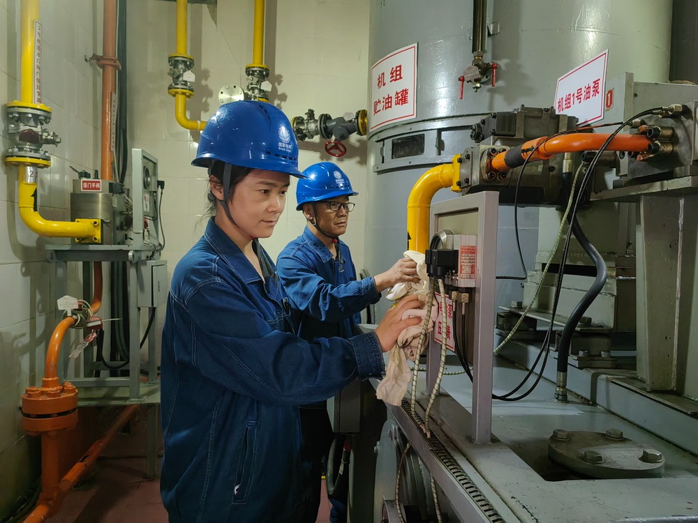 劉家峽水電廠(chǎng)：加<span id=