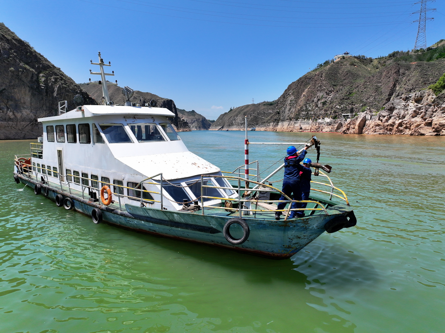 劉家峽水電廠：完成汛前劉家峽水庫淤積測(cè)量.JPG