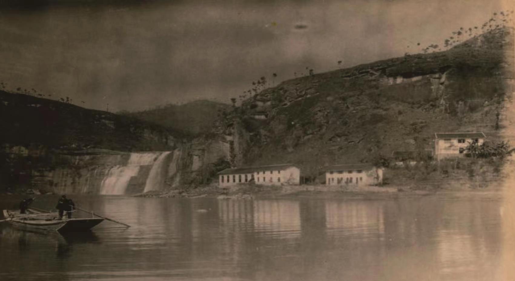 圖為重慶忠縣第一座戚家河水電站機房建成照.jpg
