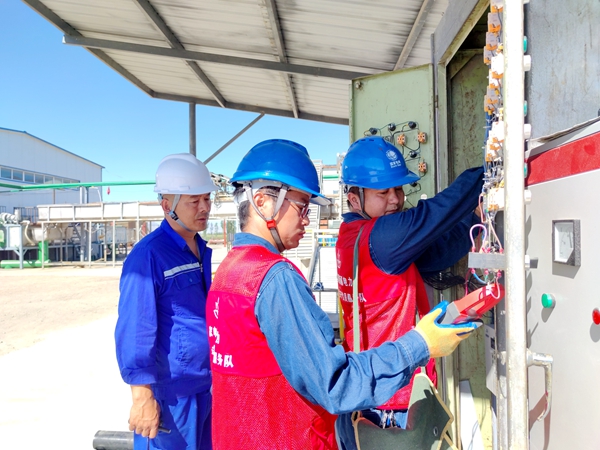 8月3日，巴州供電公司員工馬登武和<span id=