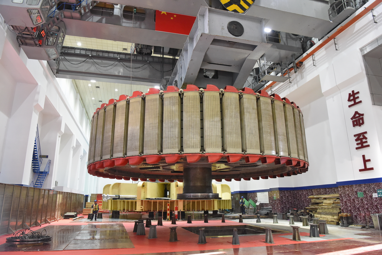 劉家峽水電廠3號(hào)機(jī)組轉(zhuǎn)子成功吊出 (3).JPG 劉家峽水電廠3號(hào)機(jī)組轉(zhuǎn)子成功吊出 (3).JPG