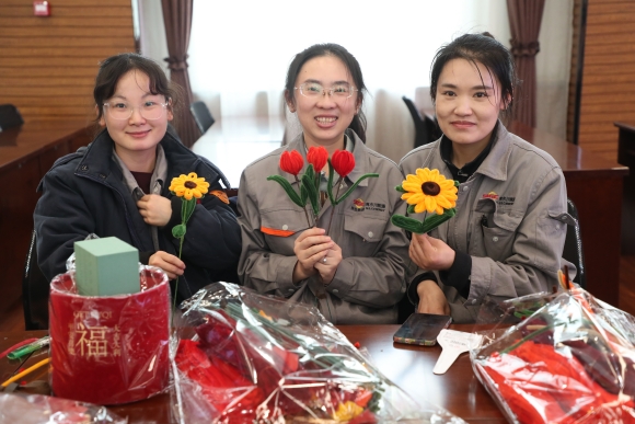 3--清水川能源公司舉辦“迎三八 展風(fēng)采”女職工手工制作活動(dòng)_副本.jpg