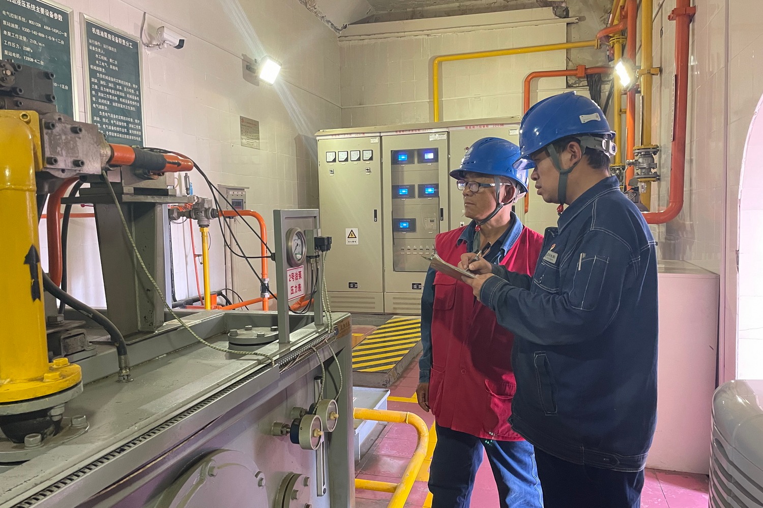 劉家峽水電廠：3號機工作閘門無水試驗、系統(tǒng)耐壓試驗順利完成(2).jpg