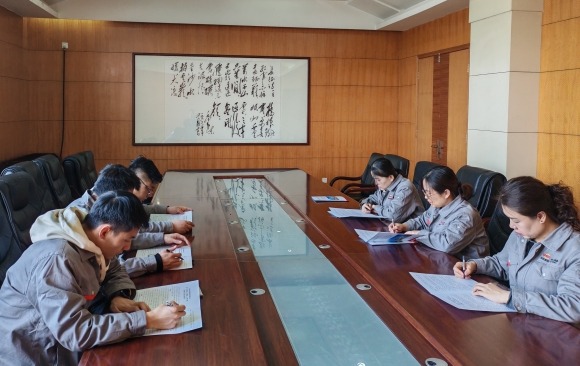 1--清水川能源公司組織職工簽訂《“文明交通、文明餐桌、文明上網(wǎng)、文明旅游”實踐行動承諾<span id=