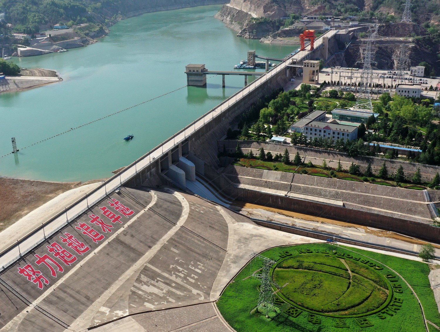 劉家峽水電廠：精準(zhǔn)控流 護(hù)航“蘭馬”賽.JPG