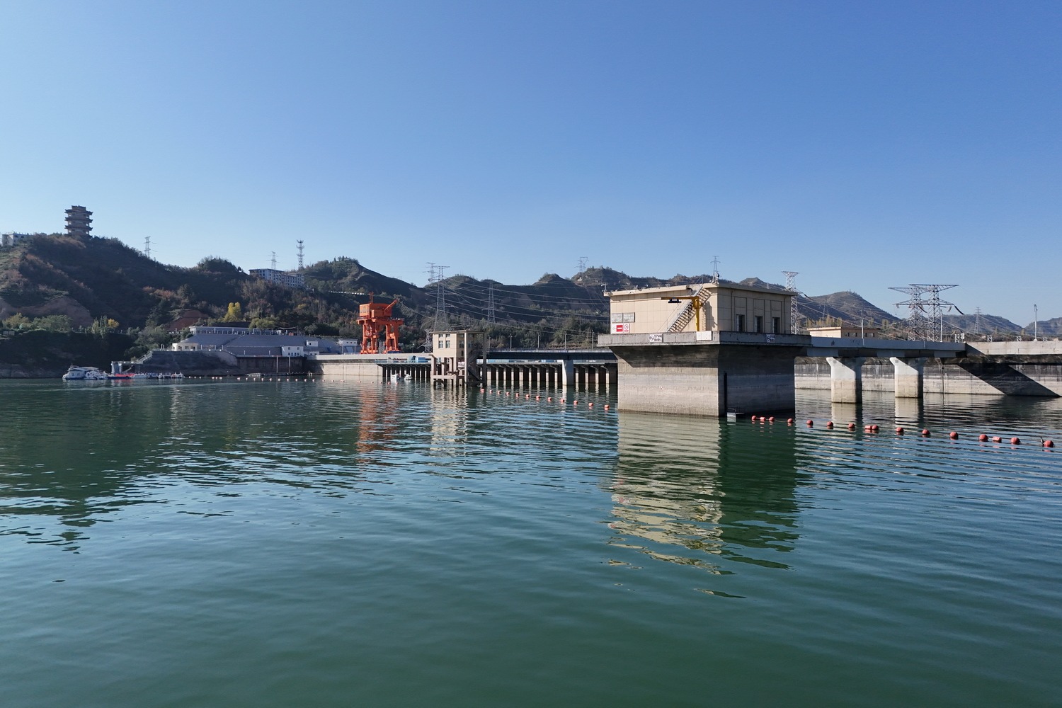 劉家峽水庫加大輸水量支援黃河流域冬灌 (1).JPG 劉家峽水庫加大輸水量支援黃河流域冬灌 (1).JPG