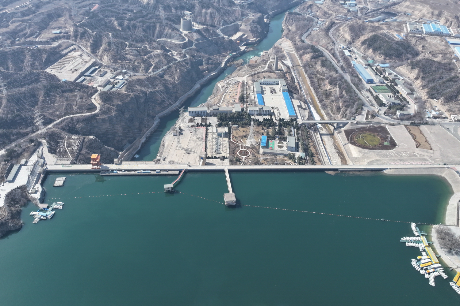 劉家峽水庫(kù)加大出庫(kù)流量支持下游農(nóng)業(yè)春灌補(bǔ)水 (3).JPG