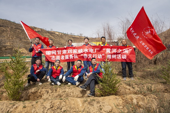 劉家峽水電廠：常態(tài)植樹護(hù)綠 守護(hù)黃河安瀾 (1).jpg