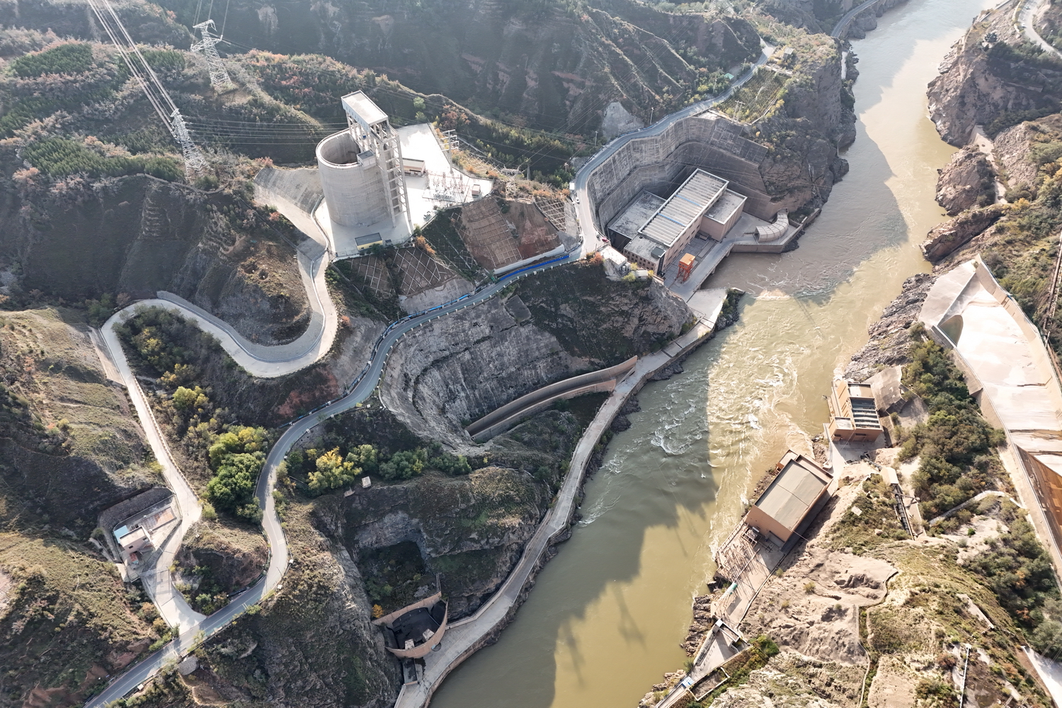 劉家峽水電廠調增輸水量保障黃河流域秋澆冬灌有序推進 (2).JPG 劉家峽水電廠調增輸水量保障黃河流域秋澆冬灌有序推進 (2).JPG