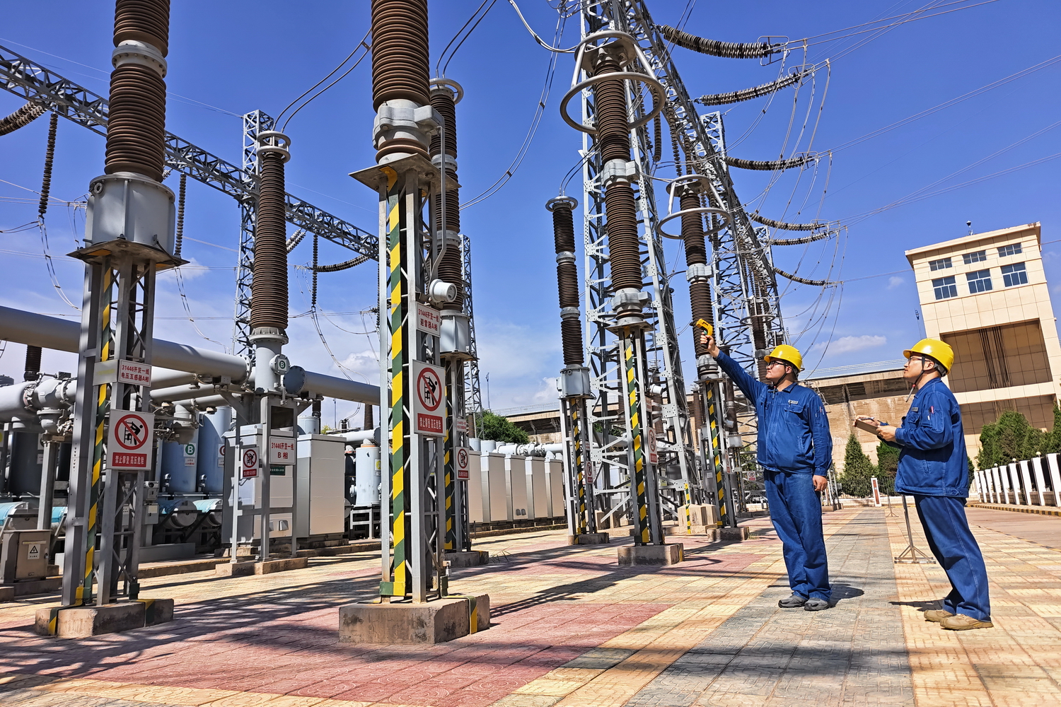 劉家峽水電廠：青春筑夢(mèng)劉電 奉獻(xiàn)點(diǎn)亮光明 (2).jpg